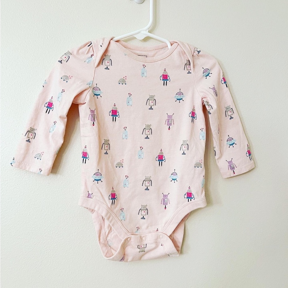 babyGap robot with a hear onesie sz 12-18m